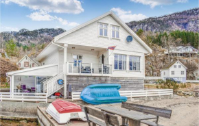 Cozy Home In Vanvik With Wifi